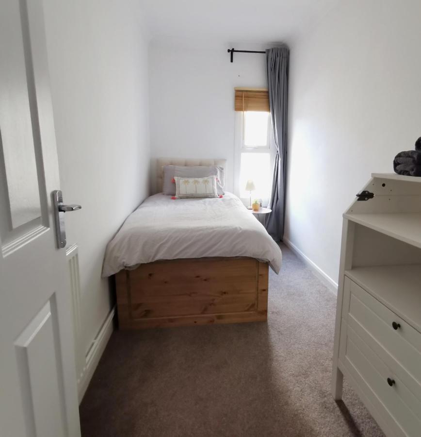 2 Bed Apt W/ Private Parking Close To Town Centre Huntingdon Exterior foto